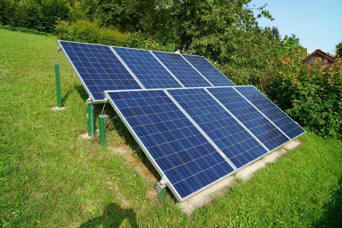Photovoltaikanlage als Symbol für grünen Strom